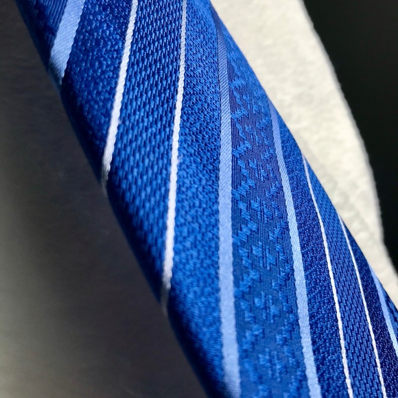 Brioni ROYAL Handmade 100% Silk Tie - Picture 6 of 8